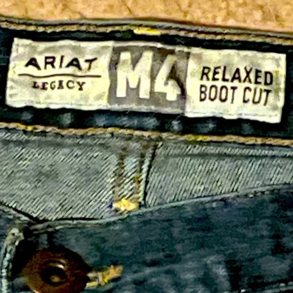 ARIAT LEGACY Relaxed BOOT CUT JEANS FOR
MEN! Size 35 x34. -4M - Picture 3 of 7